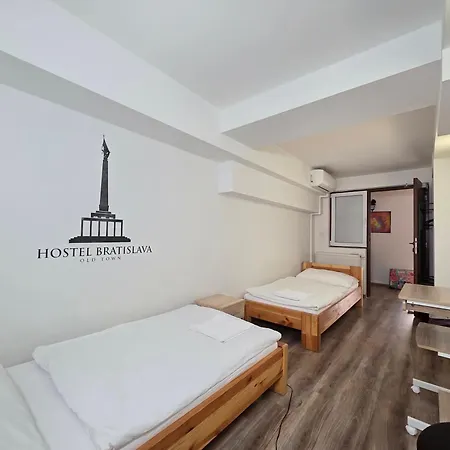 Old Town Hostel *